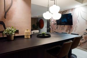 Discover the City Modern 1BR1BA