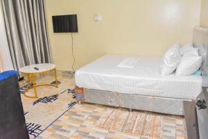 Brima Mangu Apartments, Blue Pacific Studio