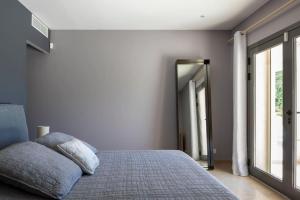 Villas Grande Villa Moderne au calme avec piscine naturelle : photos des chambres