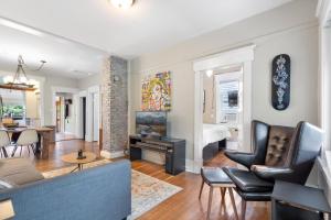 Adorable Kits Home with Balcony and Garden Retreat - 4hvězdičkové hotely ve městě Vancouver