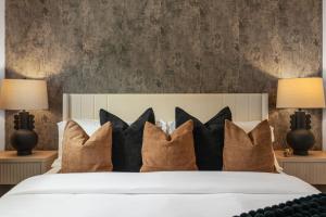 Multi Home - Up to 16 people - Balcony Access