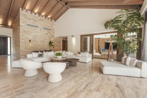 Modern villa with maid and pool in Casa de Campo