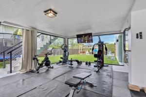 Waterfront Luxe Pool, Hot Tub, Theater, Games and more