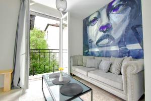 2 Private Suits - Art, Location, Quiet, Balconies