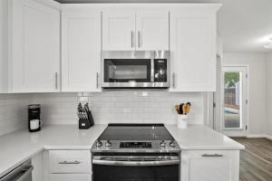 Blue Mind Crystal Beach Cottage Private Pool, Bocce Court, Walk to Beach!