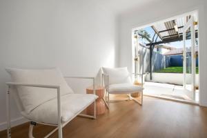 Light-Filled Designer Apartment in Croydon