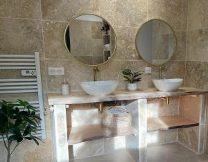 B&B / Chambres d'hotes Suite parentale situee dans le triangle d-or du Luberon : photos des chambres