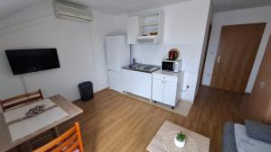 B studio with balcony garden & sea view