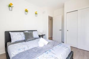 Contemporary 3BR with Natural Light High Park North Nearest Intersection - Dorval Rd,