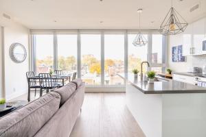 Contemporary 3BR with Natural Light High Park North Nearest Intersection - Dorval Rd,
