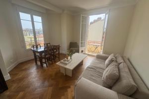 Top Floor Central Steps from the sea