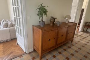 Top Floor Central Steps from the sea