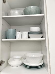 Stylish 1-Bed Apt, Walk to Beach & Amenities