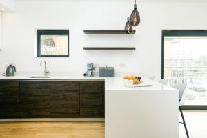 The Lighthouse BR03 Silverlake Dorset