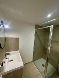 Maisons de vacances Maison de caractere renovee avec terrain de petanque : photos des chambres