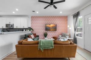 Hot Tub, Theater, Near Med Center - NRG