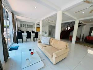 FANTA SEA - POOL VILLA short walk to BEACH - Up to 8 Guests