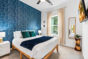 Hot Tub, Theater, Near Med Center - NRG