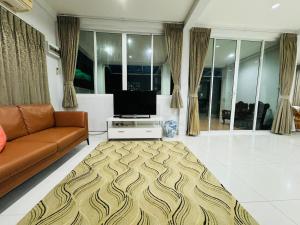 FANTA SEA - POOL VILLA short walk to BEACH - Up to 8 Guests