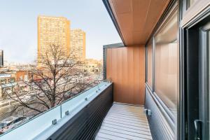 Bright & Inviting 3BR Apartment near High Park Nearest Intersection Indian Trail