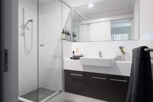 Modern Cozy spacious 3 bdrm 2bath,FREO,Parking,AC