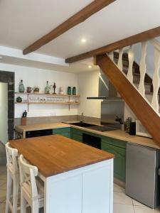 Maisons de vacances Maison de caractere renovee avec terrain de petanque : photos des chambres