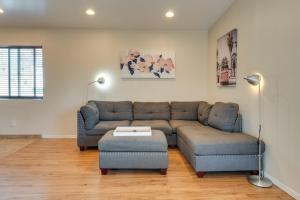 9 Mi to Airport WFH-Friendly Apt in Los Angeles!