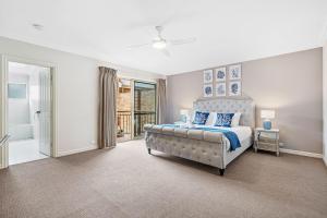 Hampton-Style Waterfront Mansion 3-Storeys of Lux