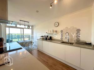 Clapham Road 2BR Duplex Flat, Balcony
