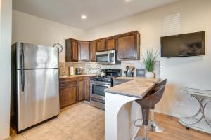 4 Mi to Beverly Hills Quiet LA Gem with Shared Yard