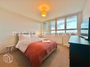 Clapham Road 2BR Duplex Flat, Balcony
