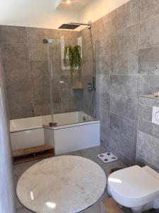 Villas Contemporary architect-s house, pool, jacuzzi : photos des chambres