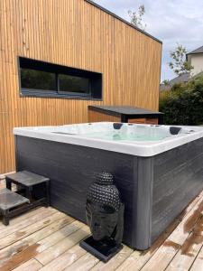 Villas Contemporary architect-s house, pool, jacuzzi : photos des chambres