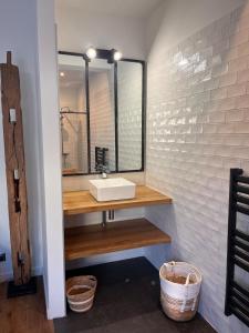 Villas Contemporary architect-s house, pool, jacuzzi : photos des chambres