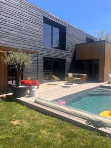 Villas Contemporary architect-s house, pool, jacuzzi : photos des chambres