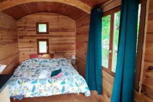 Tentes de luxe Roulotte de Combeplane : photos des chambres