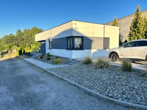 Business & Relax House