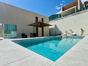 Elite Vila with Pool, Green Coast