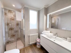 Como Borghi Two-room apartment near old town with AC