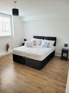 Central Banbury 2Bed Flat Parking with CCTV M40 links