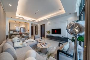 Luxe Haven 1BR8min drive DubaiMall & BurjKhalifa
