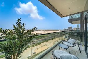 Luxe Haven 1BR8min drive DubaiMall & BurjKhalifa