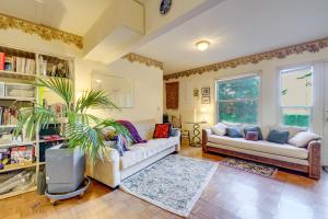 Less Than 1 Mi to Jefferson Healthcare Nurse-Ready Rental