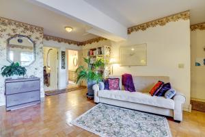 Less Than 1 Mi to Jefferson Healthcare Nurse-Ready Rental