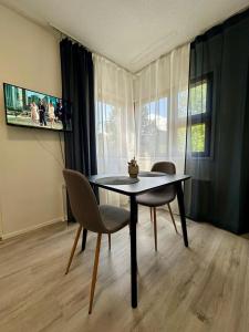 Modern studio, good location, free parking