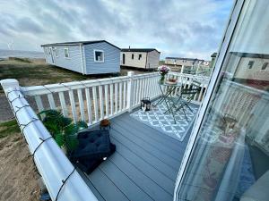 Teal - a few steps from the beach