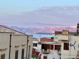 Fantastic sea & harbour view Nino Bixio