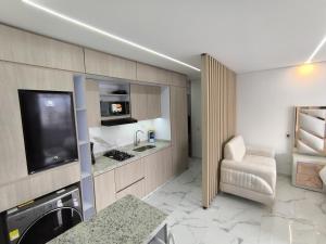 Apartaestudio amoblado, Edificio asturiano 302