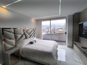 Apartaestudio amoblado, Edificio asturiano 402