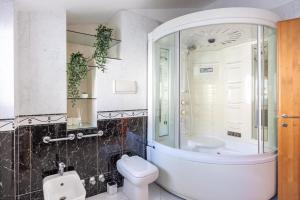 Duomo Milan-Attic with terrace-Netflix and WIFI